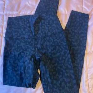 Lululemon Wunder Under 25”